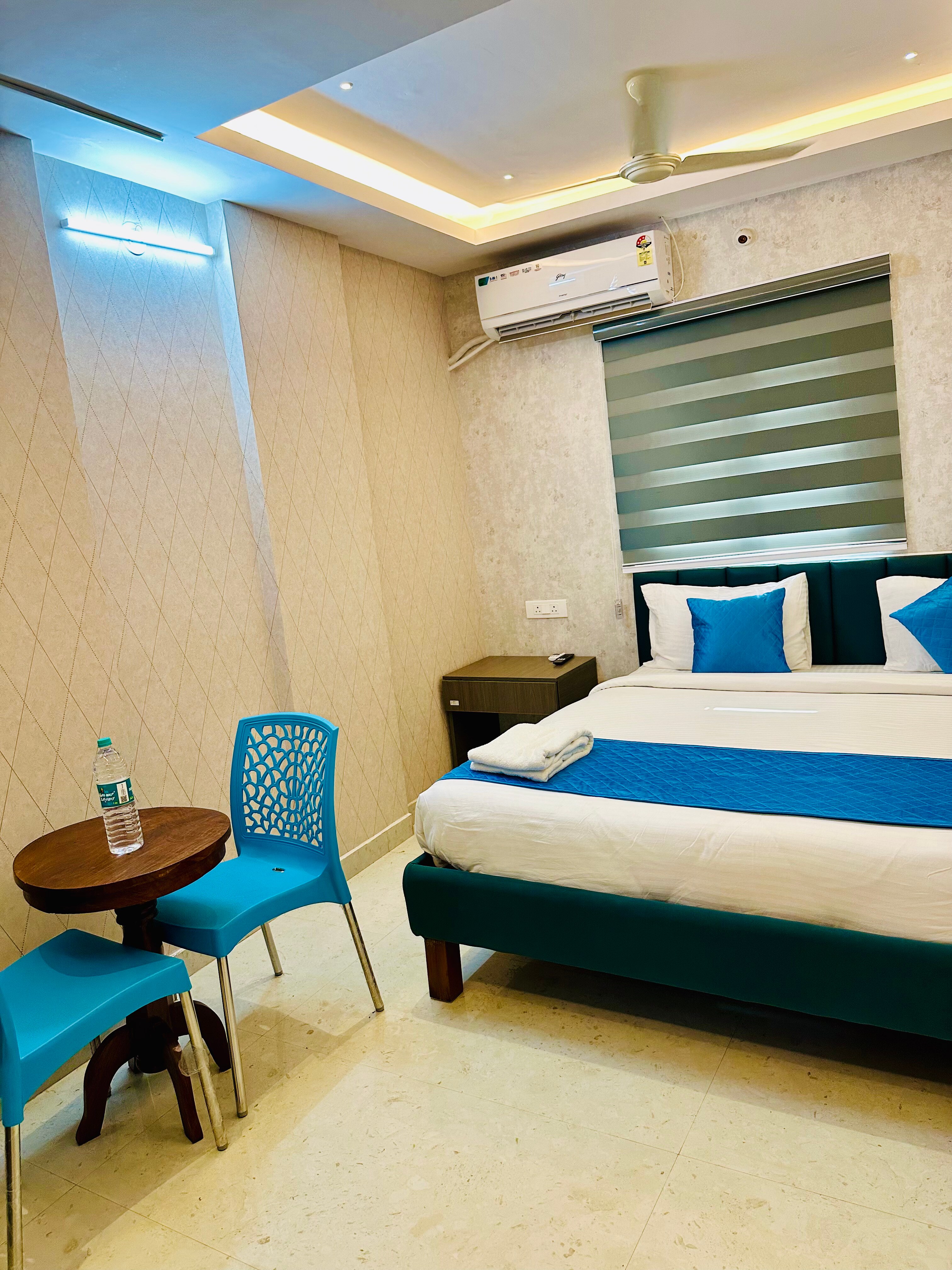 SHR-Comfort - Tap to explore photos