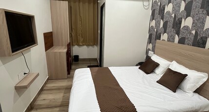 Deni|| Family Comfort Stay Room Type - Standard Room