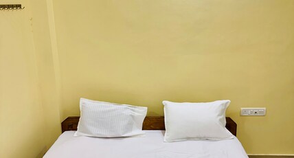 SURAJ GUEST HOUSE Varanasi Room Type - Budget Non Ac Room With Indian Washroom