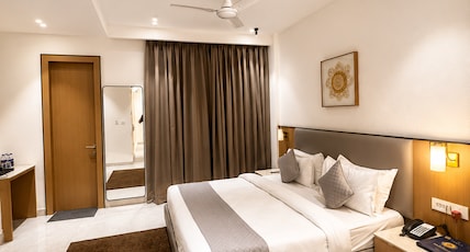 RS Galaxy Hotel Ganga View Room Type - Family Room With Balcony RS Galaxy Hotel Ganga View Room Type - Family Room With Balcony