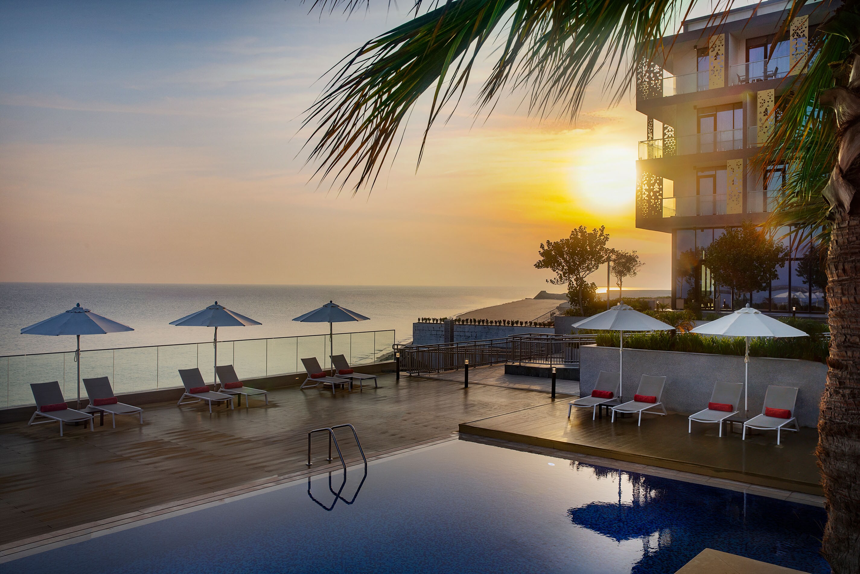 Beach Bay Hotel Mirfa - Tap to explore photos