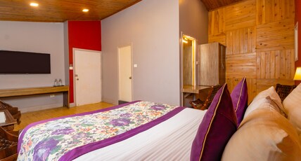 Conifer Suites & Spa Darjeeling Room Type - Attic Room With Bathtub City View Conifer Suites & Spa Darjeeling Room Type - Attic Room With Bathtub City View