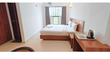 FOUR SQUARES INN Room Type - DELUXE ROOM
