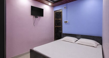 Kashi Luxury Stay I Near Kal Bhairav Room Type - Deluxe Double Bedroom