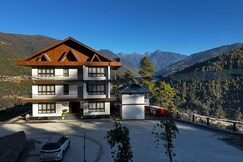 Pines Dirang Homestay