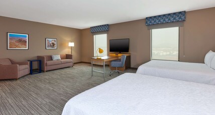 Hampton Inn & Suites Wells, NV Room Type - 2QN STDO MIC FRIDG WTBR NS