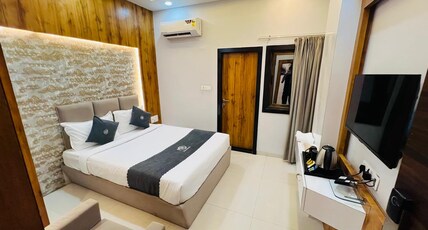 Hotel Madhur Pithampur Room Type - Standard King Bed Room