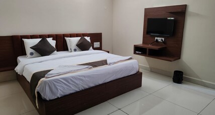 Hotel Crown Inn Room Type - Deluxe King Non AC Room