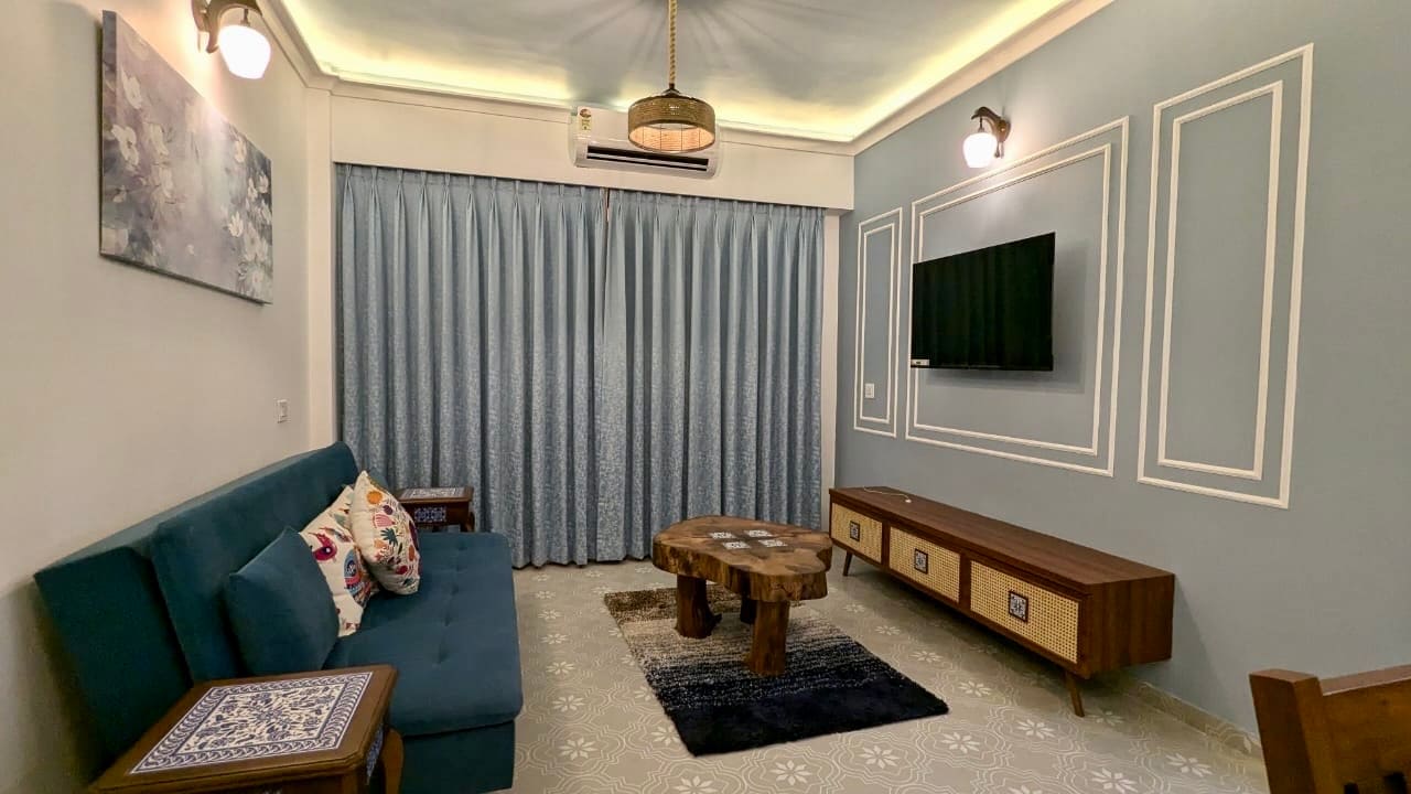 Jiana - Tap to explore photos