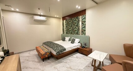The Landmark , Maan Place Hotel Room Type - Deluxe Room with Air Conditioning