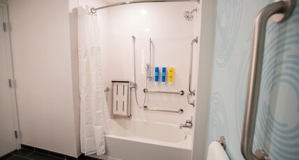 Tru by Hilton Allen Dallas Room Type - 1KNG MOB HEAR ACC W TUB