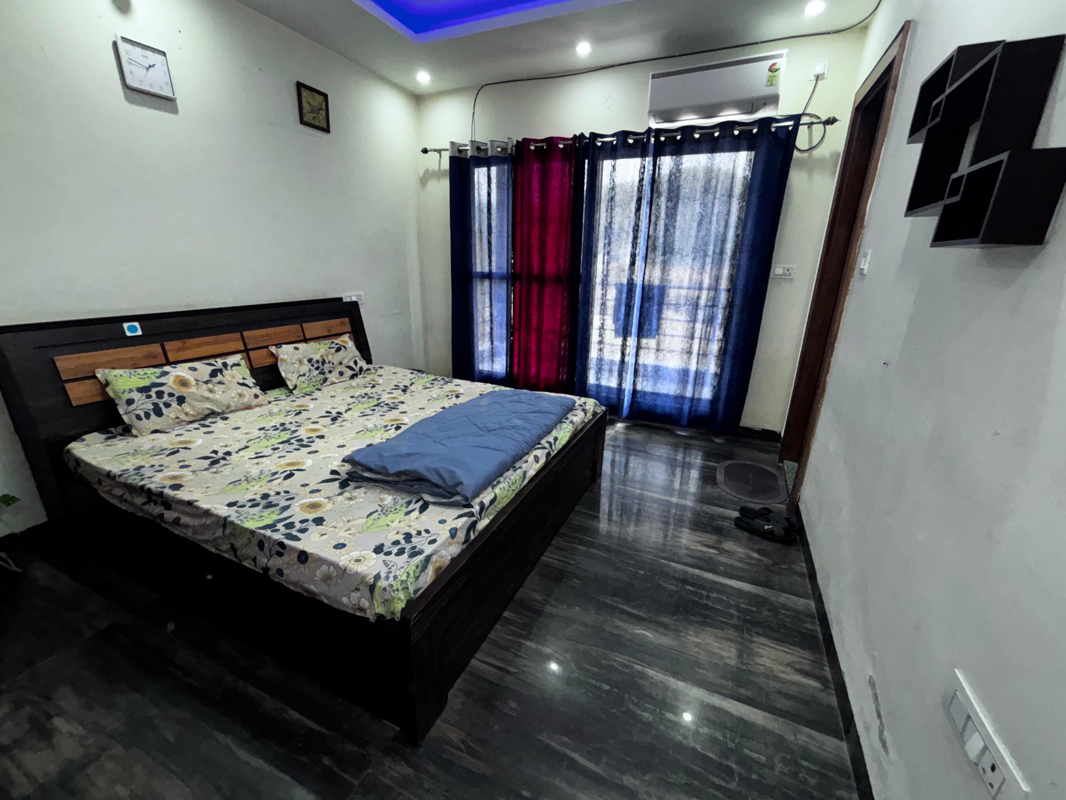 Hill View Arcade - Tap to explore photos