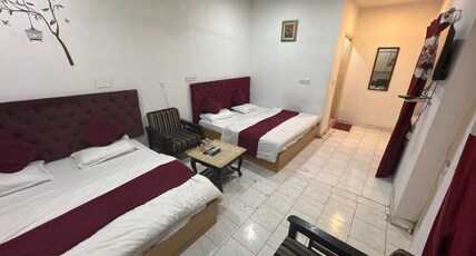 Hotel Amar Palace Room Type - Spacious Family Room 4 Beds with Air Conditioning