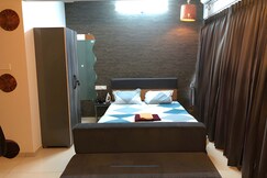 Mountain View | Projector | CoupleFriendly, Family