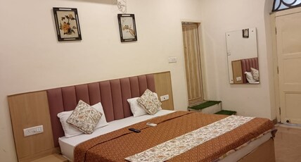 Sah Haveli Homestay Near Kashi Vishwanath Temple Room Type - Deluxe Room With Balcony 