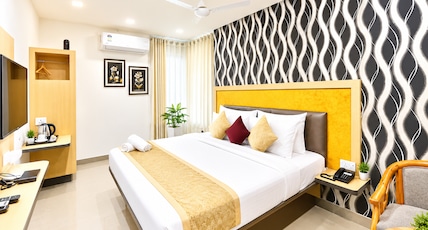 Hotel Lake View Near Airport Zone Room Type - DELUXE ROOM | KING BED Hotel Lake View Near Airport Zone Room Type - DELUXE ROOM | KING BED