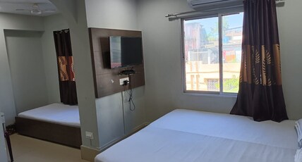 HOTEL YUVRAAJ PALACE Room Type - Deluxe AC - triple