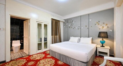 California Saigon Hotel & Rooftop Pool Room Type - Deluxe Double Room (No Window)