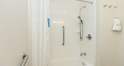 HAMPTON INN HAMMOND LA Room Type - 2QN MOB HEARING ACC TUB NS