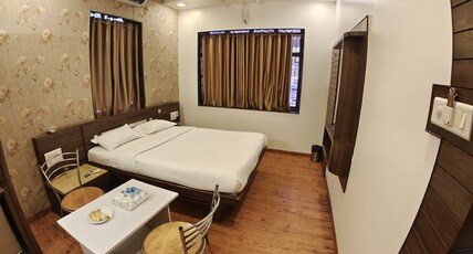 REGENT HOTEL Room Type - Deluxe Double Room