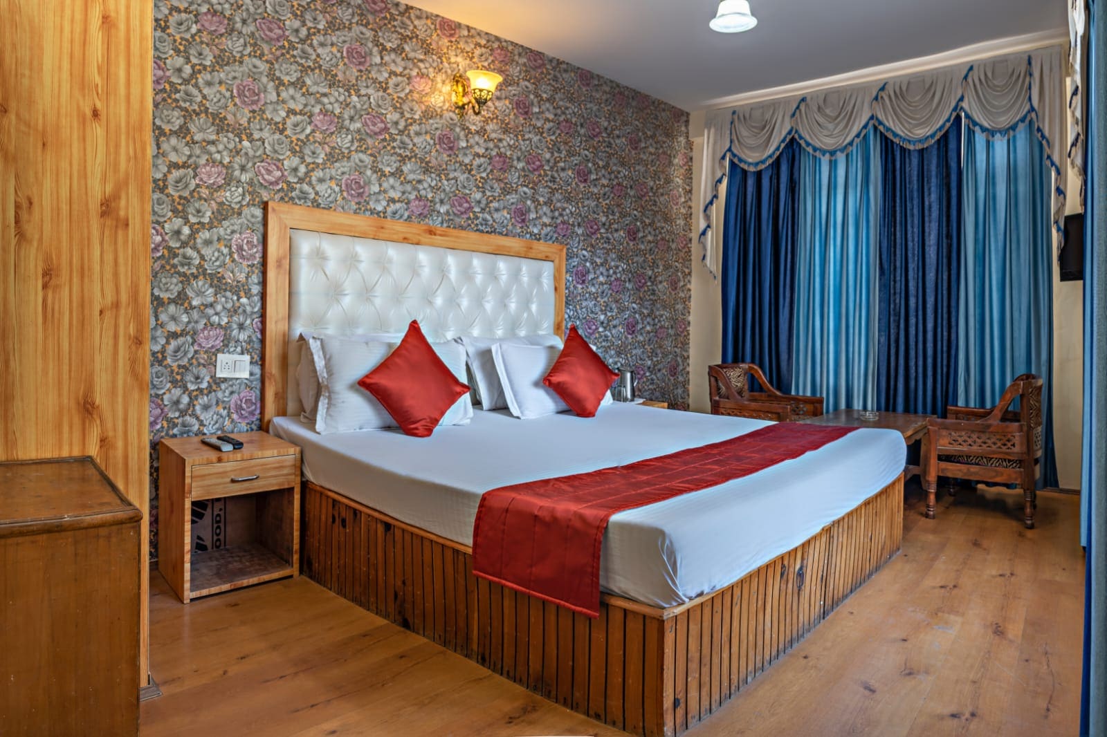 Silver Moon Guest House - Tap to explore photos