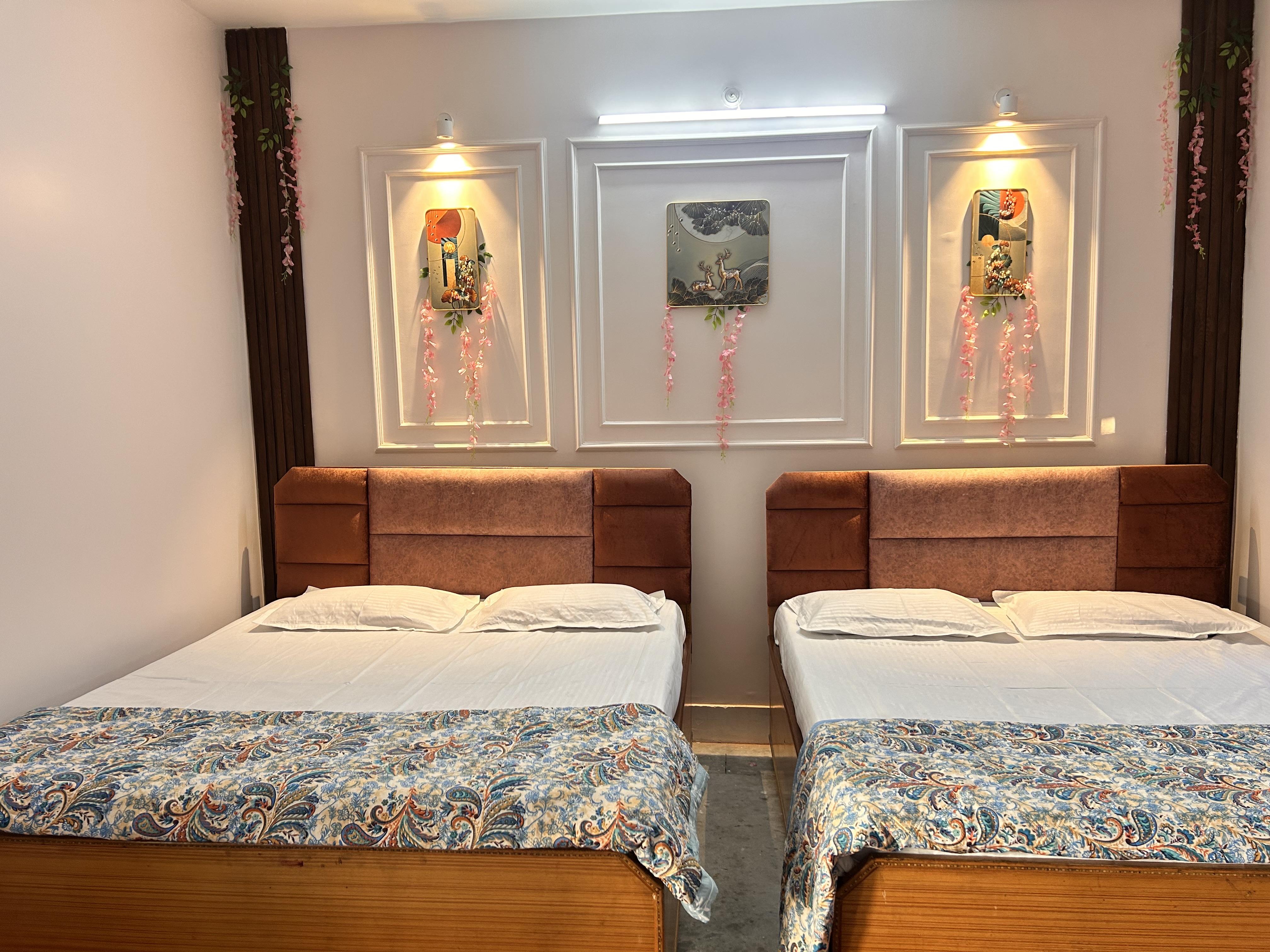 Shubham Paying Guest House - Tap to explore photos