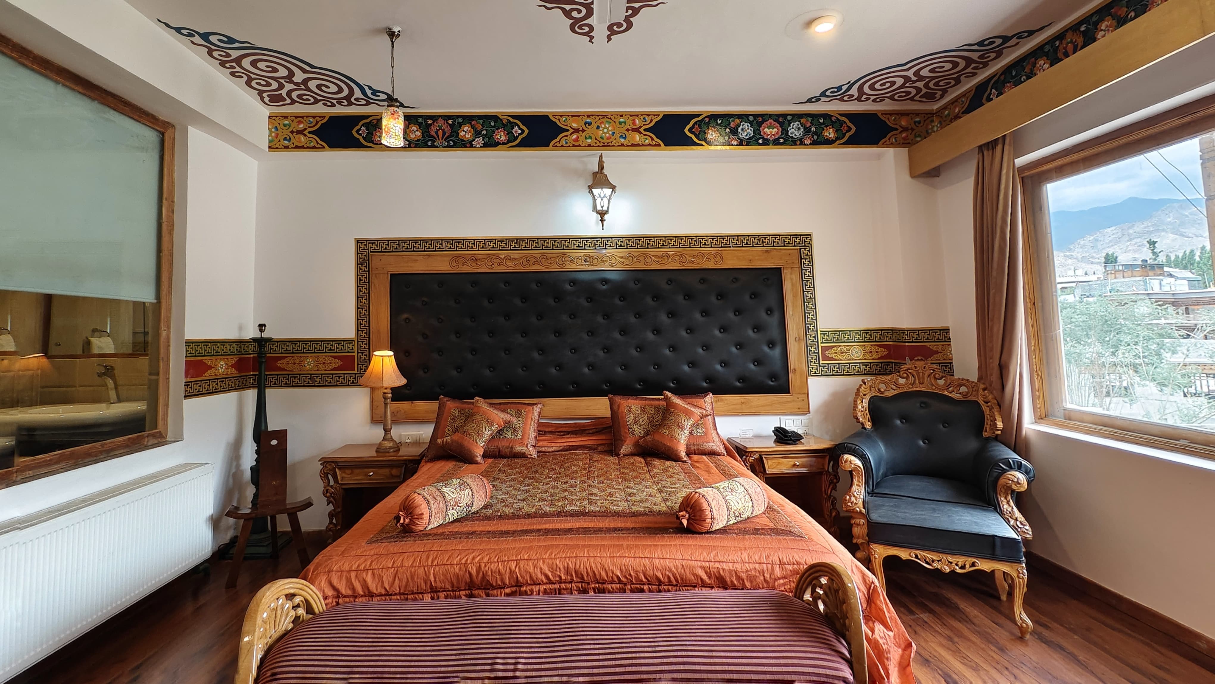 Hotel Grand Himalaya - Tap to explore photos