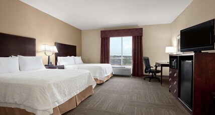 Hampton Inn & Suites Brunswick Room Type - 2 QNS ACCESSIBLE W TUB NS