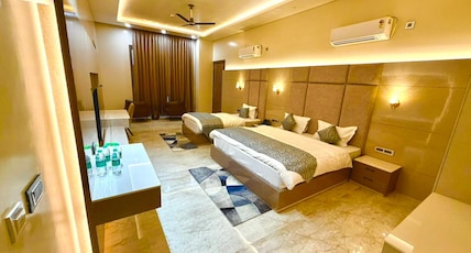 Lala Chhogmal JI Singhal Seva Sadan Room Type - Luxury Triple Bed Suite Room Lala Chhogmal JI Singhal Seva Sadan Room Type - Luxury Triple Bed Suite Room