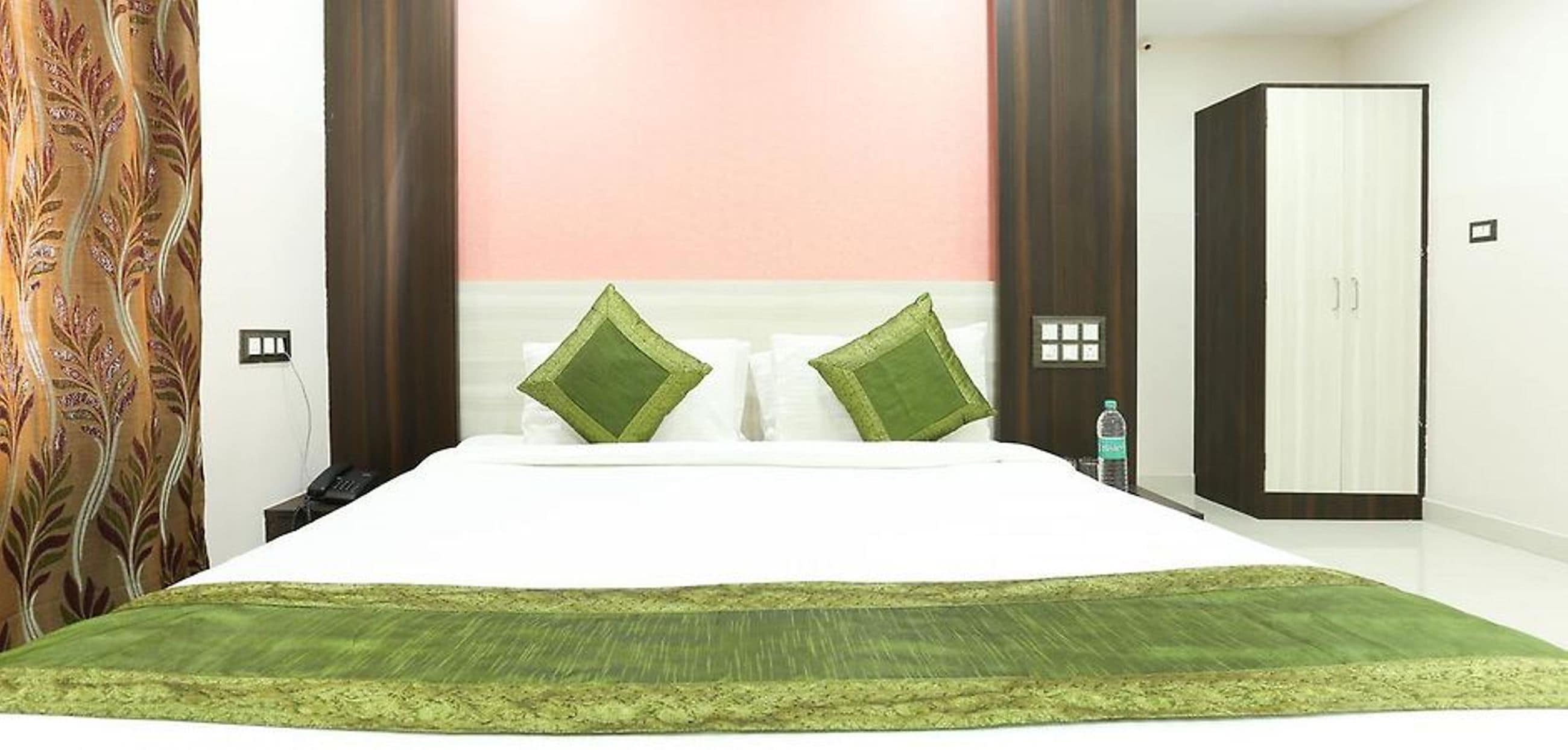 Hotel Habitat Comforts - Tap to explore photos