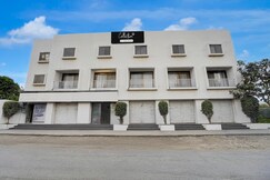 Collection O Ozar Industrial Estate Formerly Hotel Siddhivinayak Grand