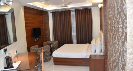 Hotel Amar Heights Room Type - Deluxe Room