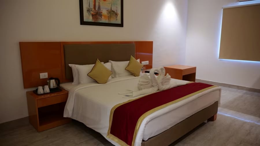 V One Hotel-Ambara Elite - Tap to explore photos