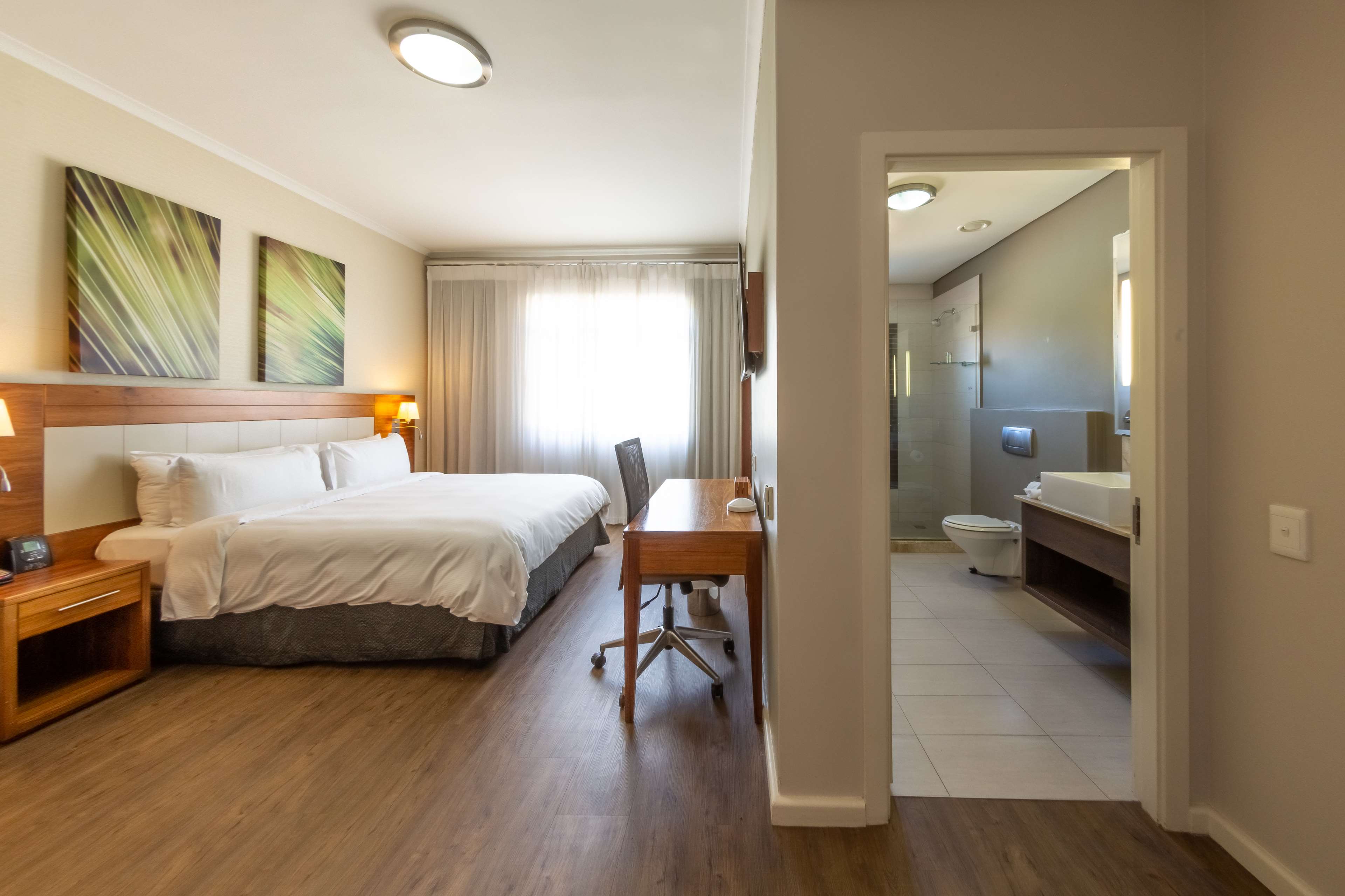 DoubleTree by Hilton Hotel Cape Town - Upper Eastside - Tap to explore photos