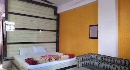 Hotel Raj Room Type - Deluxe Room