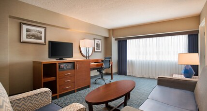 Crowne Plaza Los Angeles Harbor Hotel Room Type - 2 Double Beds Junior Suite Sofa Bed