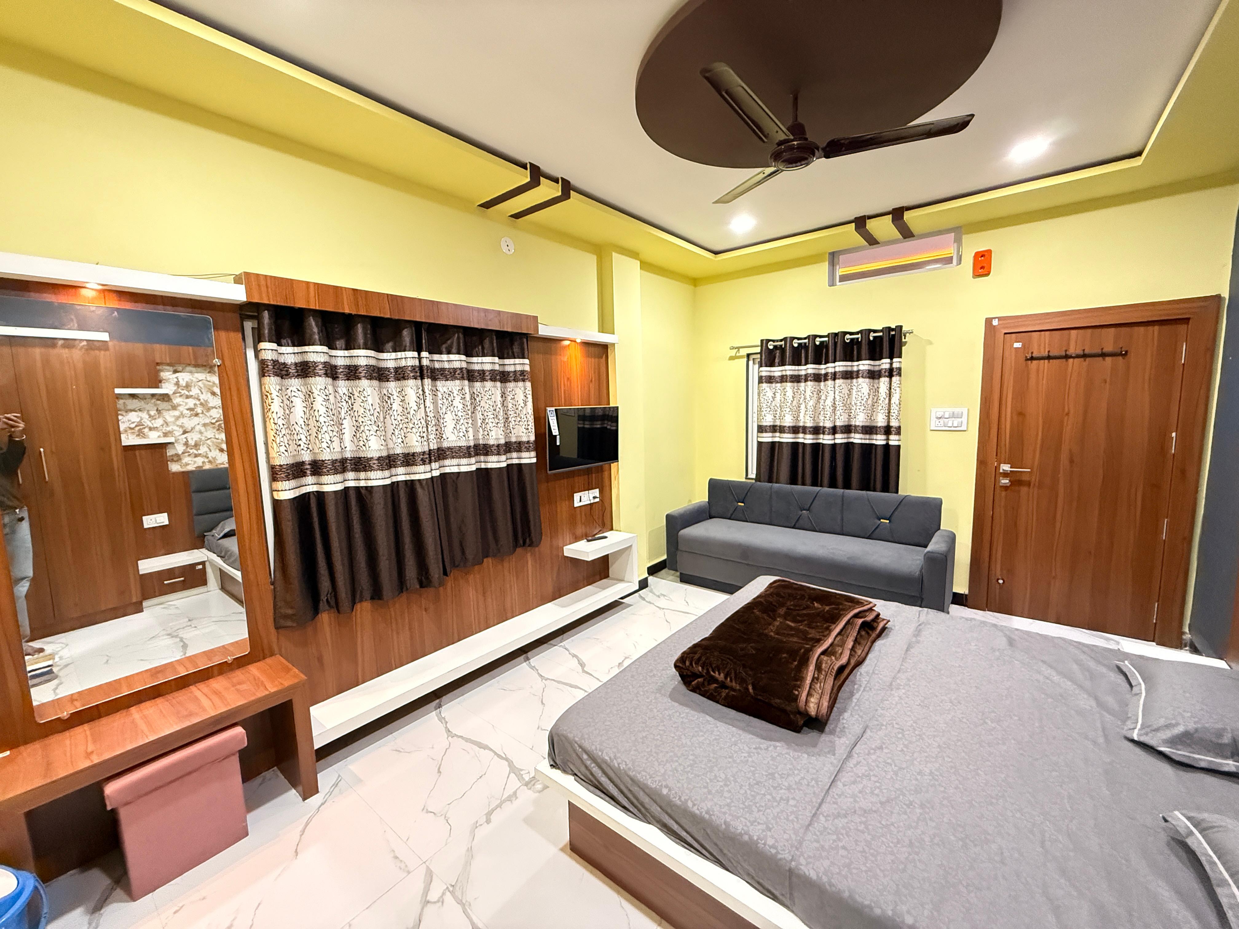 Hotel Shree Radhe Krishna - Tap to explore photos