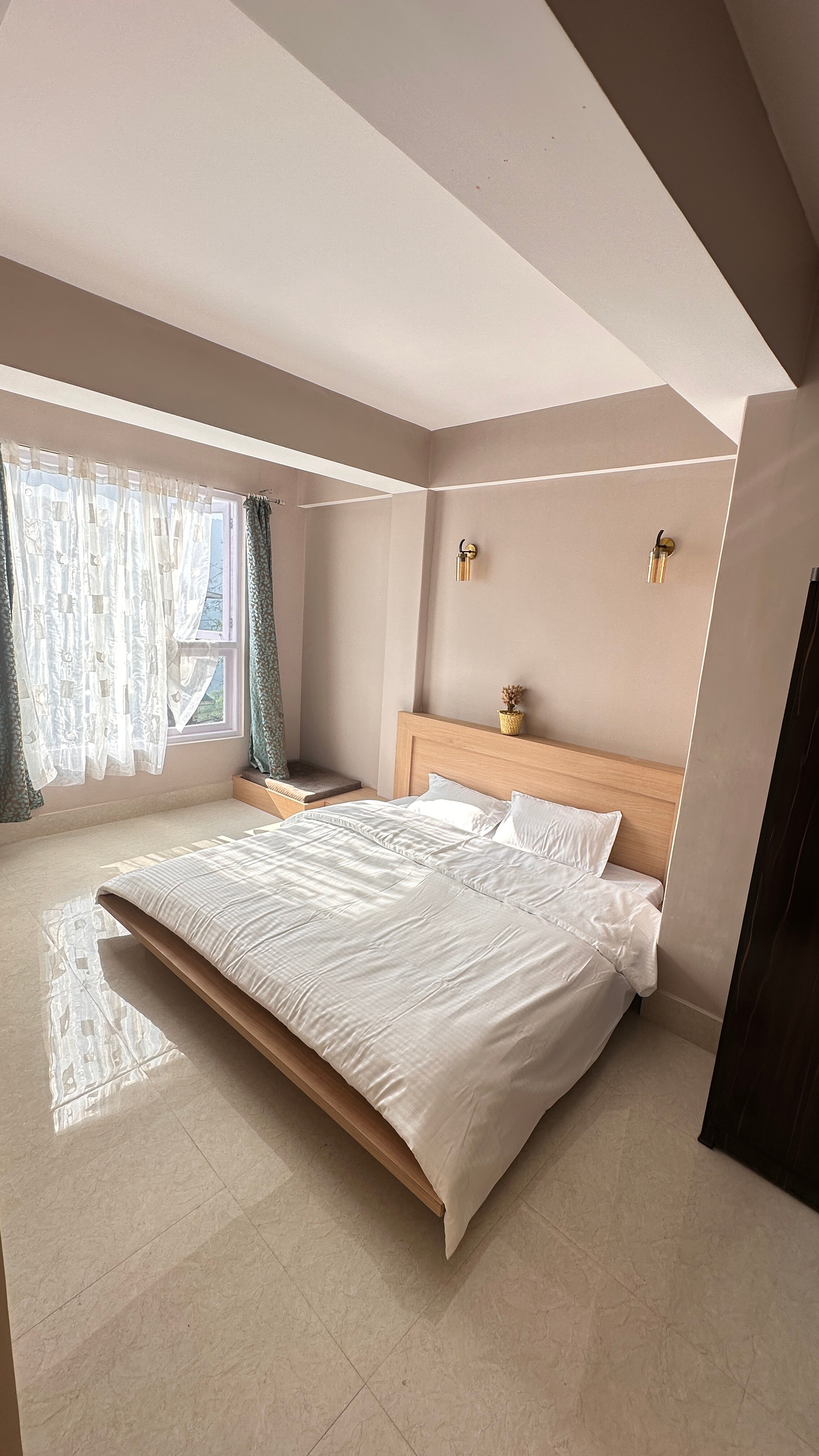 DEVANTARA a cozy stay - Tap to explore photos