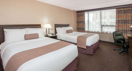 Ramada Plaza by Wyndham Calgary Downtown Room Type - 2 Double Beds, Non-Smoking