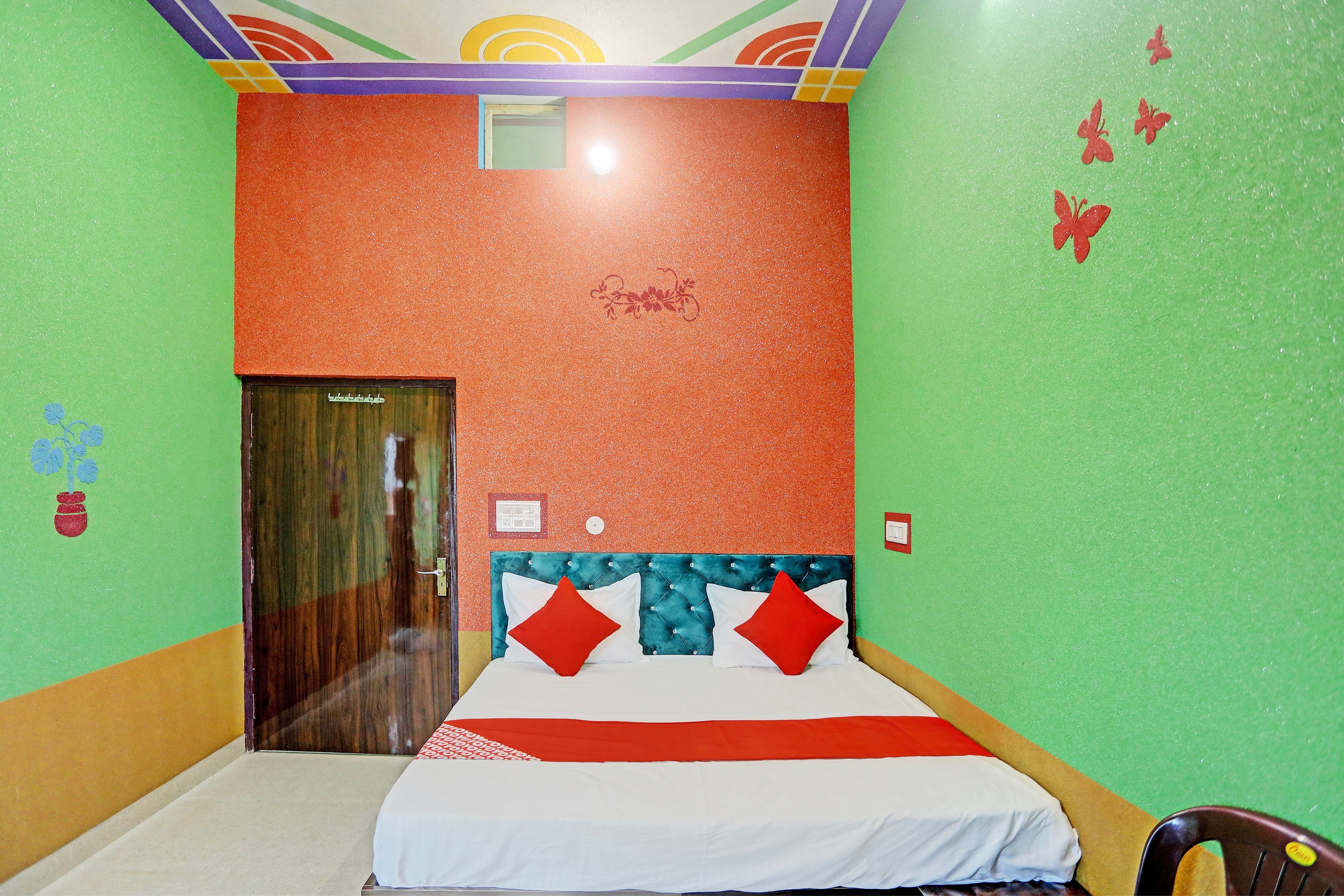 Hotel O Dwarka - Tap to explore photos