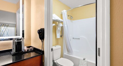 Best Western Corbin Inn Room Type - 2 Queen Beds, Non-Smoking, Downstairs, High Speed Internet Access, Microwave And Refrigerator, Conti