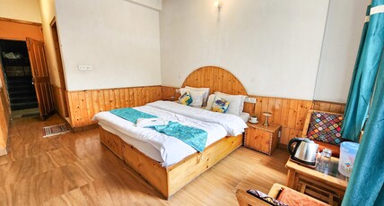 Singh Saab Rooms & Cafe Room Type - Deluxe Double Room with Mountain View
