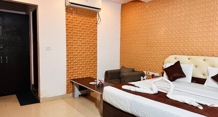 HOTEL FISHKING Room Type - 2 BED AC ROOM