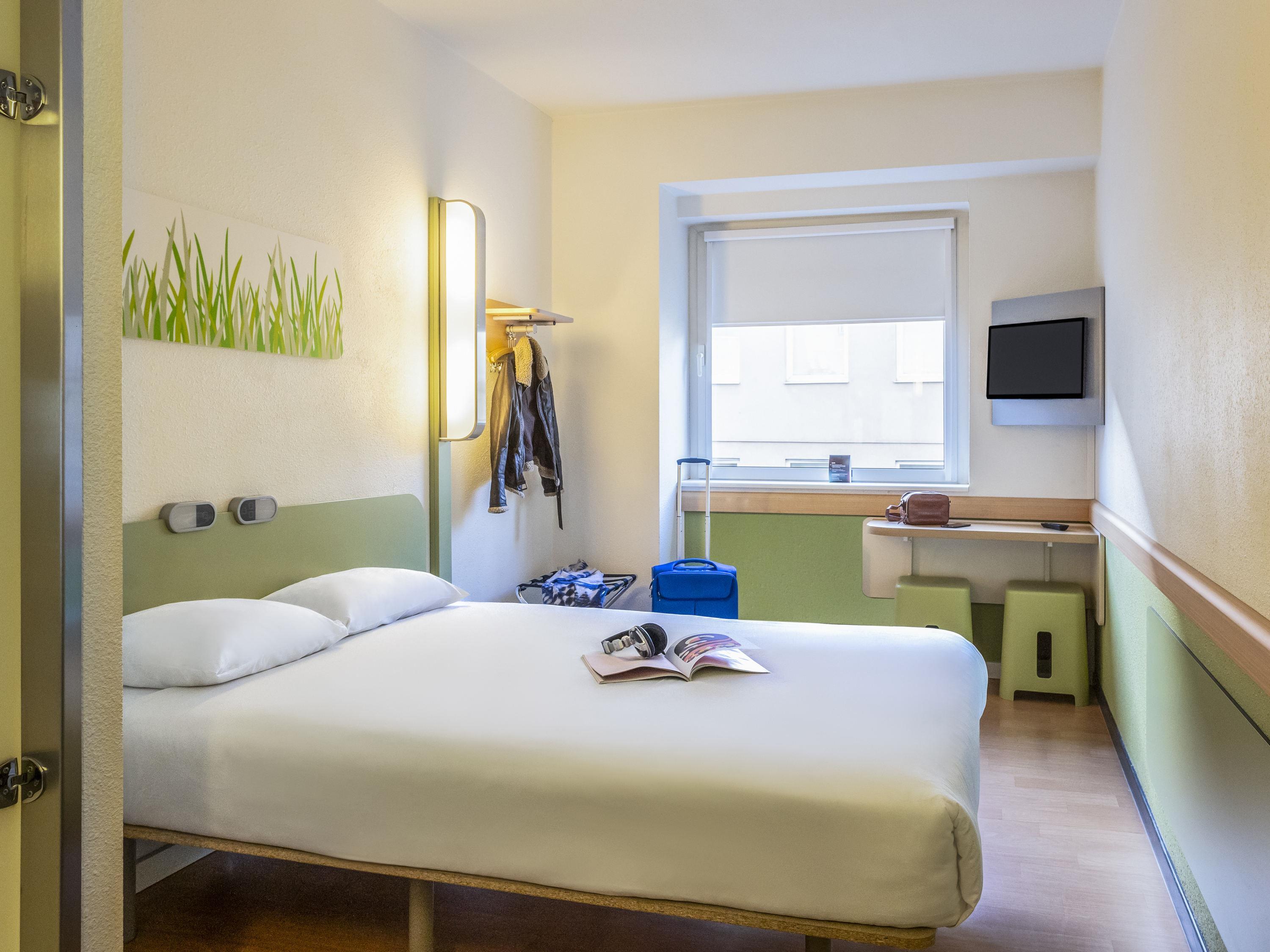 ibis budget Antwerpen Centraal Station - Tap to explore photos