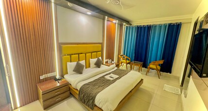Hotel Delhi Pride @ Karol Bagh Room Type - Executive room