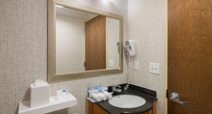 Holiday Inn Express - Times Square Room Type - 2 Full Beds Standard City View