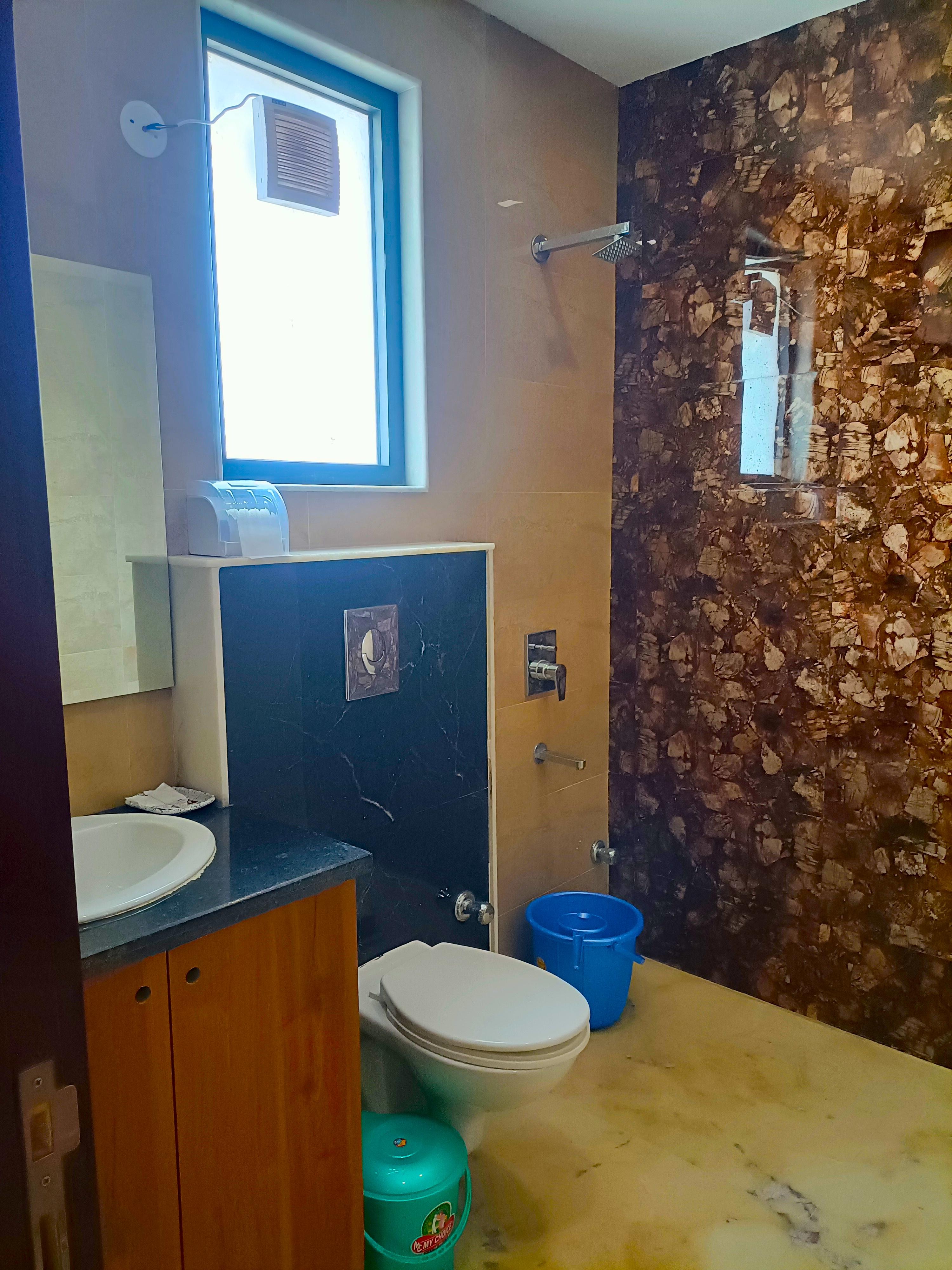 JP House - Tap to explore photos