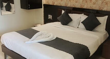 UDUPI GRAND PURE VEG RESTAURANT AND LODGING Room Type - Deluxe Double Room