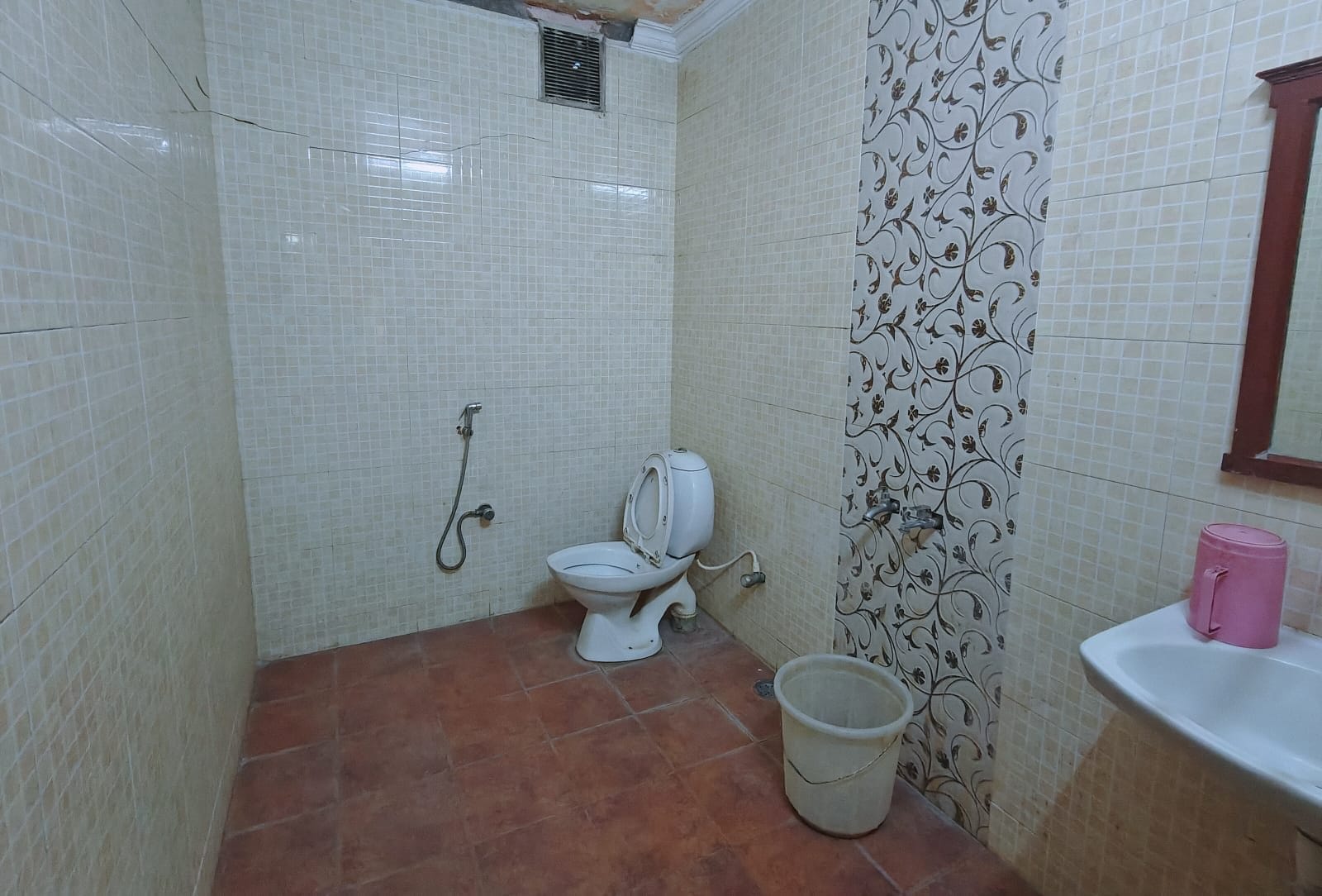 Hotel Sudhara - Tap to explore photos