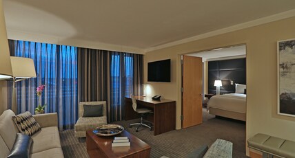 InterContinental AT DORAL MIAMI Room Type - 1 King Premium Sofa Bed